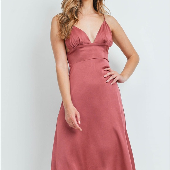 SALE ✨Pink Blush Satin Midi Dress✨ - Picture 3 of 4